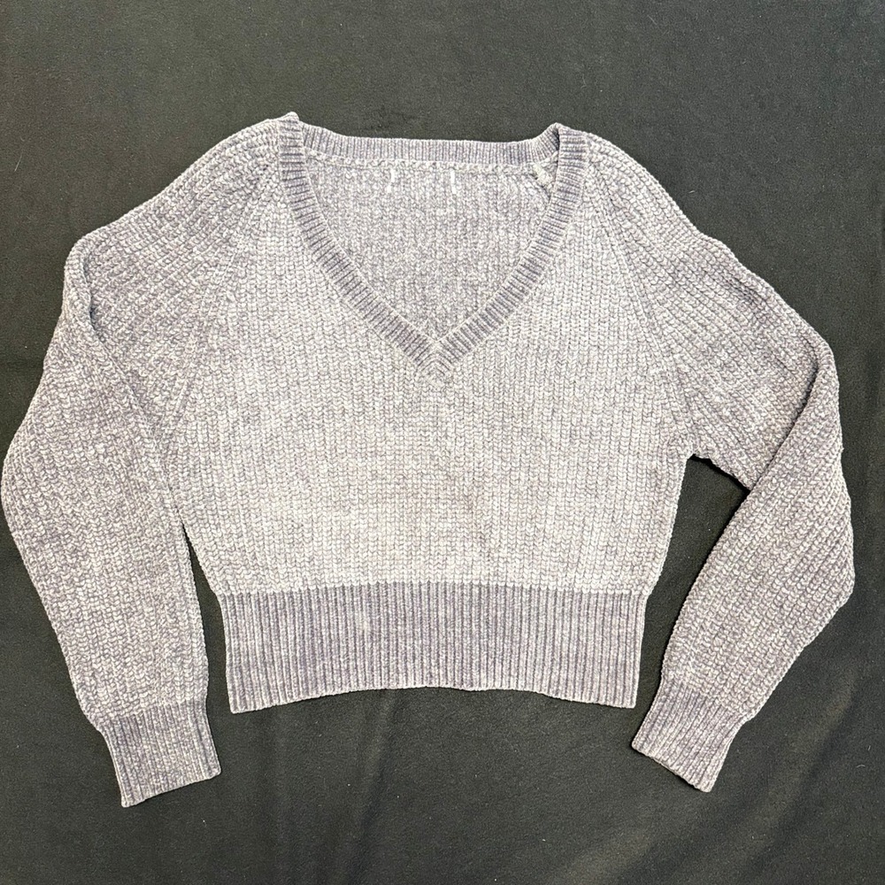 Urban Outfitters Women's Gray V Neck‎ Knit Long Sleeve Cropped Sweater Top